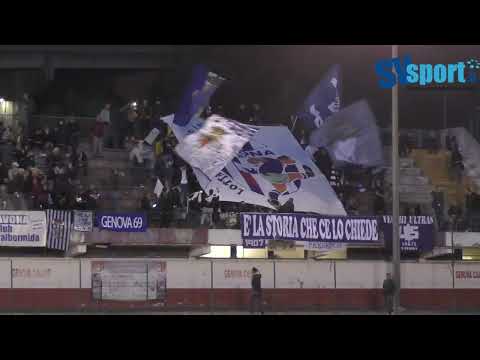 Savona. La coreografia dei tifosi biancoblu nel match con la Sampierdarenese