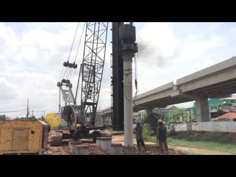 Proses paku bumi konstruksi jembatan Kalimalang