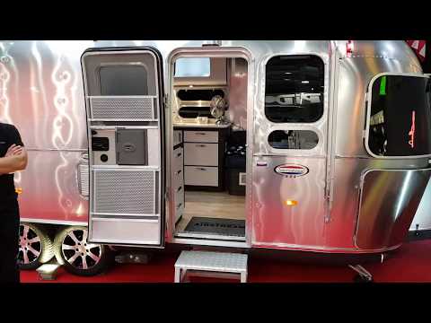 Airstream | 684 International | Wohnwagen Caravan Roomtour | Caravan Salon 2018 | #campertobi