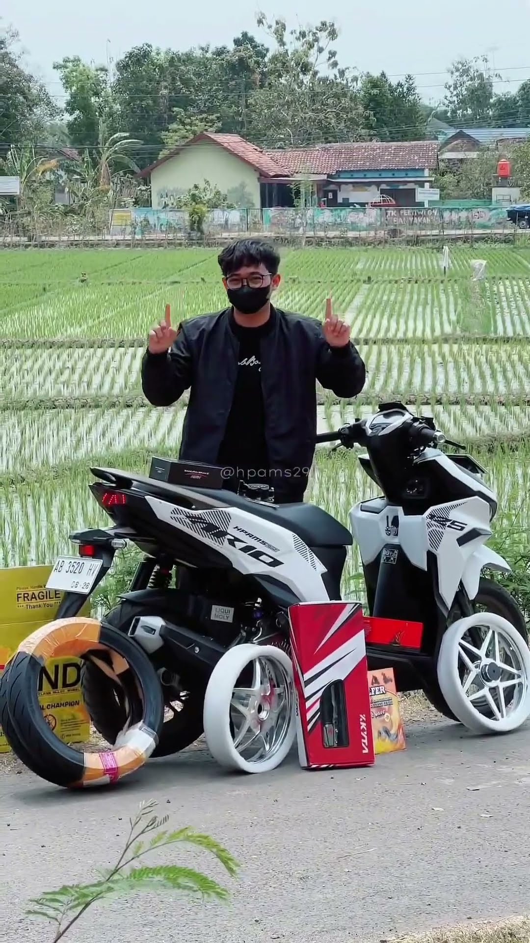 Mulai dari nol, bangun motor Vario 125 baru yang kece! Modifikasi cepat, hasilnya memuaskan! 🚀🔧