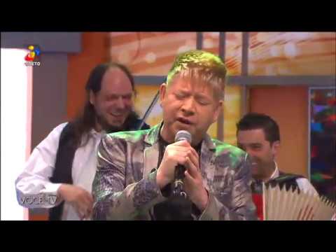 Roberto Leal  em mini concerto na TVI