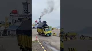 Download lagu KISAH TRUK WA 15 DETIK ‼️#trukoleng #trukmania #canter #drivermuda #fypシ #automobile #shorts mp3