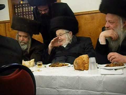 Bris grendson of Rabbi Schnebalg rav of Manchester