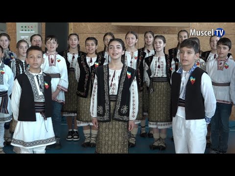 ROMÂNIE, MÂNDRU PLAI  -  elevii Școlii ”Petre Țuțea” din Boteni - Argeș (cover Paula Hriscu)