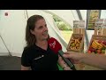 Gerard van Ommen proeft Flevolands fruit