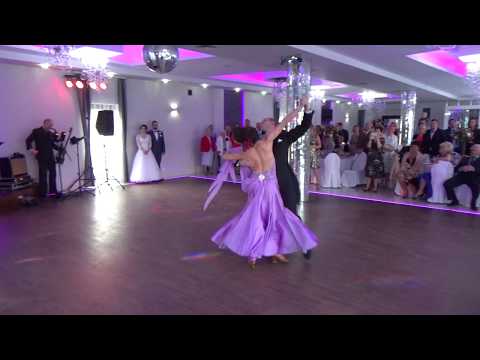 Krakowska Szkoła Tańca na weselu - pokaz walca wiedeńskiego