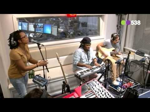 Shary An - Superhero(live bij de Frank en Vrijdag en show)