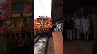 preview picture of video 'Departure of Ekatmata express from  pt.deen Dayal Upadhyay junction (Mughalsarai) (5 August)'