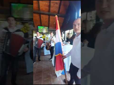 Uvodno zagrijavanje u Gračacu,zabavljačka grupa KAMPANELI