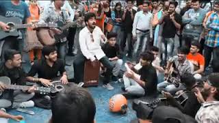 Dulhe ka sehra / Dhadkan Dhadkan roadside performance! Isko dekh dala to life jinga lala