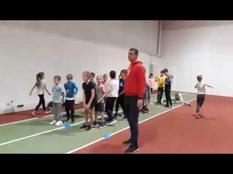 GORE KOLJENA! Trening atletičara Mladosti od 1. do 4. razreda u dvorani na Velesajmu