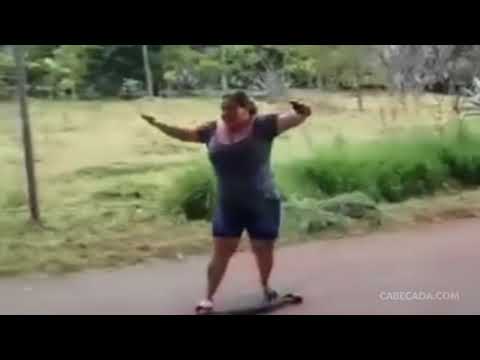 Telma cai feio andando de Skate no Asfalto novo da Praça do Beck