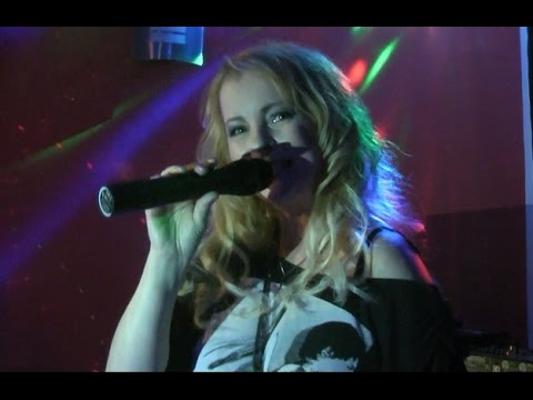 Iveta Bartošová - vystoupení v Retro Music Baru Vlašim