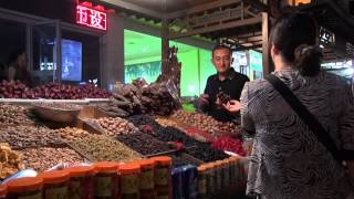 preview picture of video 'Dunhuang by night / La nuit à Dunhuang (Gansu - China)'