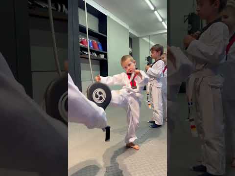Taekwondo Kids / Kicks😍