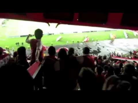 "SANTA FE vs Tolima // Siempre alentando hasta el final." Barra: La Guardia Albi Roja Sur &bull; Club: Independiente Santa Fe