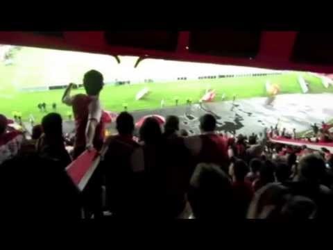 "SANTA FE vs Tolima // Siempre alentando hasta el final." Barra: La Guardia Albi Roja Sur • Club: Independiente Santa Fe • País: Colombia