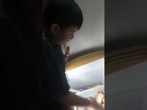 ADEEVA KEBINGUNGAN PILIH ICE CREAM #shorts #jajan #icecream #eskrim #jajanankekinian #shortvideo