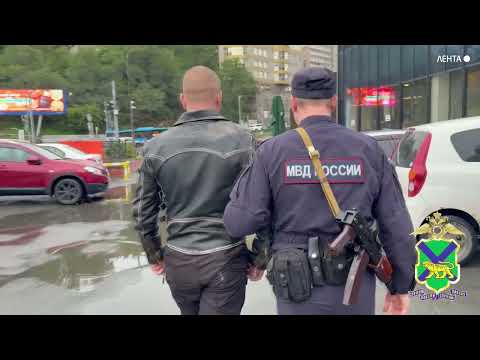 Полицейские задержали мужчин, устроивших драку в центре Владивостока