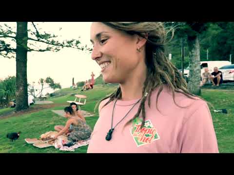 "Walking Away" [Music Video] - Majelen