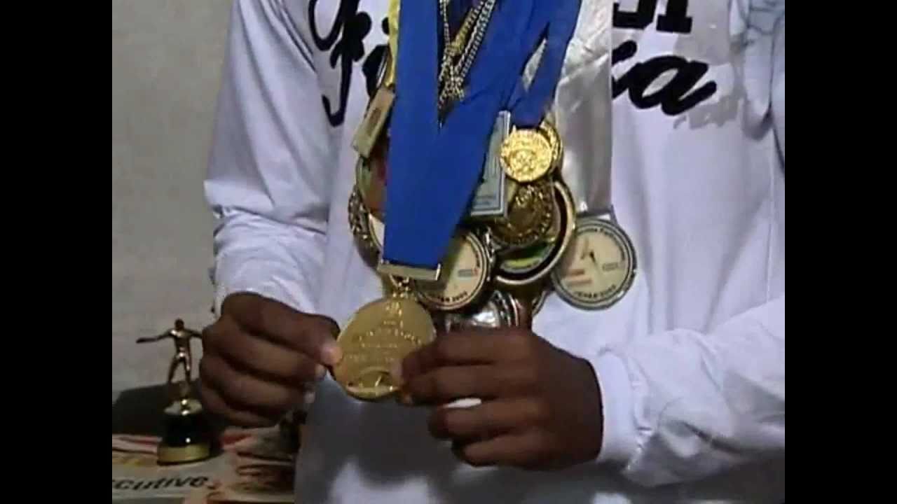 Luiz Antonio, meio-campo do Flamengo, revela ser exemplo dentro e fora dos campos - 28/06/...