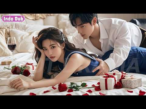 Siswi miskin terlambat masuk kelas, dosen dingin menciumnya dan menghukumnya dengan keras.