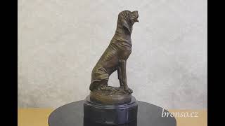 Bronzová socha loveckého psa Bloodhound – Auguste Nicolas Cain, bronz na mramoru