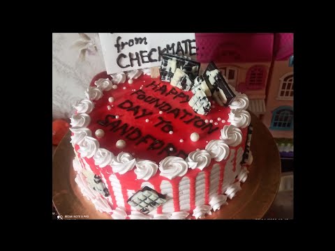 How to decorate a Red velvet cake with Naznee Muntazir