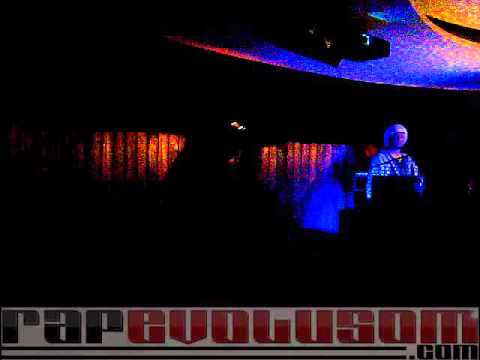 Xis @apelidadoxis rimando o som "Bem Pior" na Festa Luv - RJ