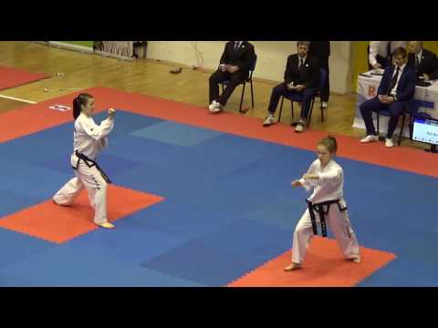 Pattern junior female I. dan - Vendula Bluchová v. Tereza Žilinská