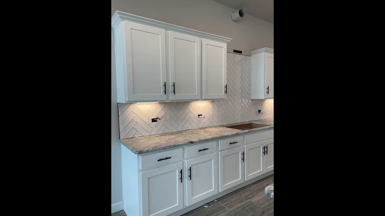 Herringbone backsplash #backsplash #kitchen #tile