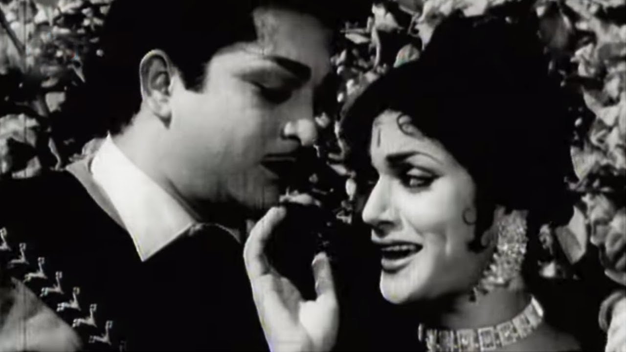 Aaye The Huzoor Bade Tan Ke Lyrics  | Main Bhi Ladki Hoon | Dharmendra, Meena Kumari | Asha Bhosle | Chitragupta Shrivastava