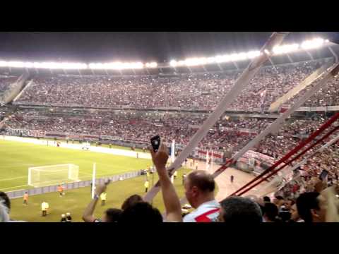 "Esta es tu hinchada River Plate" Barra: Los Borrachos del Tablón • Club: River Plate