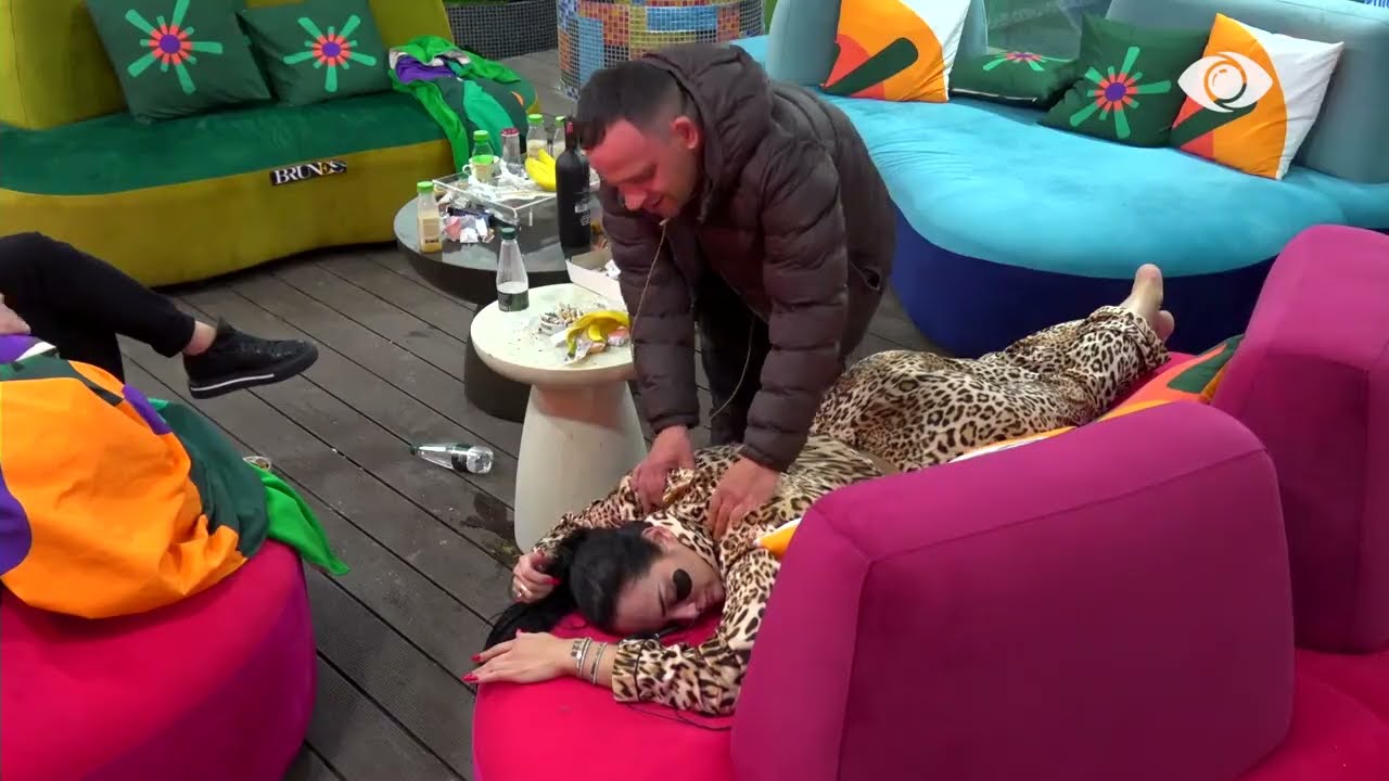 Elvisi i bën masazh Erjolës, Romeo i ngacmon: Tani jepi