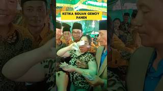Download lagu ketika biduan gemoy panen duit saweran dari bapak-bapak ‼️‼️#biduan #saweran #goyang #joget #shorts mp3