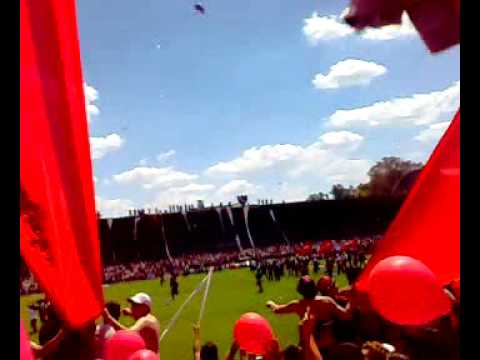 "En tu cara yo salí campeón" Barra: La Hinchada Más Popular &bull; Club: Newell's Old Boys &bull; País: Argentina