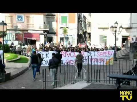 Nano TV -Frattamaggiore -Corteo Studentesco I.S.I.S. Gaetano Filangieri -24/11/12