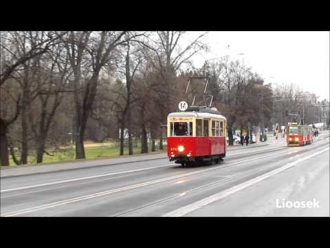 Jedzie tramwaj po szynach