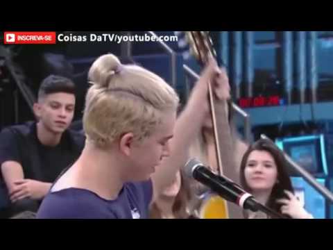 Whindersson imitando cantores no Altas Horas.