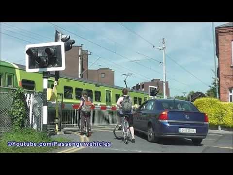 Level Crossing - Serpentine Avenue - 8510 Class Dart Train