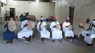 MRAJIS WA BARAZA LA SANAA AKIKAGUA MAULID YA DUFU KABLA YA KUWAKABIDHI USAJILI NA LESENI YA BARAZA