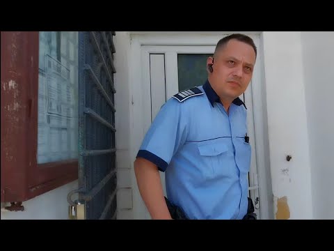 Politia a aflat ca are pista...dar nu apare in realitate, toti au fugit din primarie.