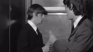 George Harrison helps Ringo flirt with a girl | A Hard Day’s Night (1964) [SCENE]