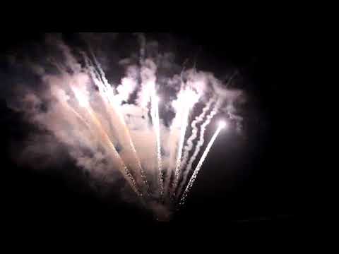 PFX5202 (14PFX5202): Dominator 25 Shot Fast Zipper Fan of Bright Silver Comets