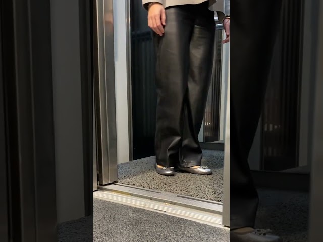 Vídeo relacionado con speecheese Hoy estoy desatado taza Zapatilla con rostro - Café oficina caricatura para estudiantes