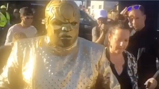 Cee Lo Green arrives at the Grammy&#39;s looking like a star trek villain