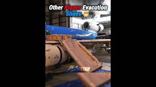 Download lagu Other Planes Evacuation Slide 😎#aviation #aviationlovers #airlines #aircraft #trending #plane mp3
