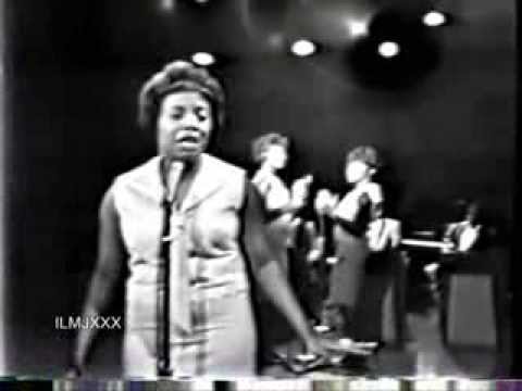 THE AVONS - BACK IN MY ARMS AGAIN (VIDEO FOOTAGE)