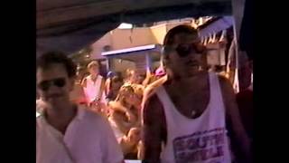 Ace Moreland with Derek Trucks and Lynyrd Skynyd band members at the Crab Pot