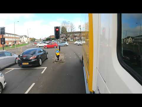 Navigating a Left Turn at Traffic Lights in Your HGV: Tips and Techniques